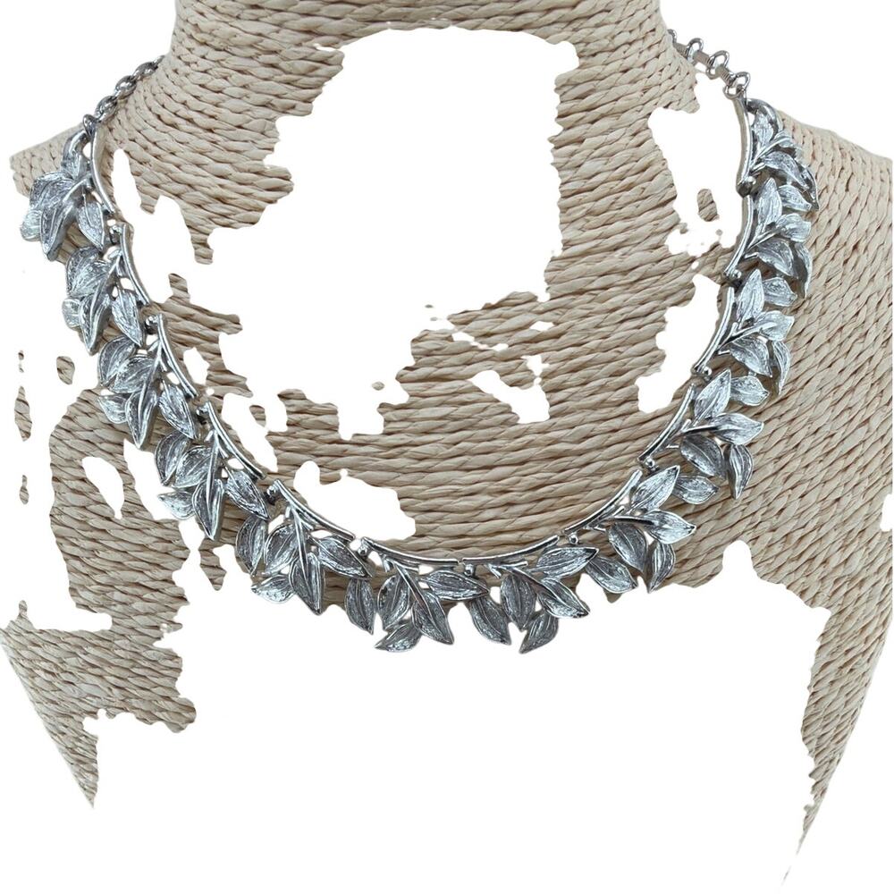 Vintage Coro Silver Tone Leaf Choker Necklace
